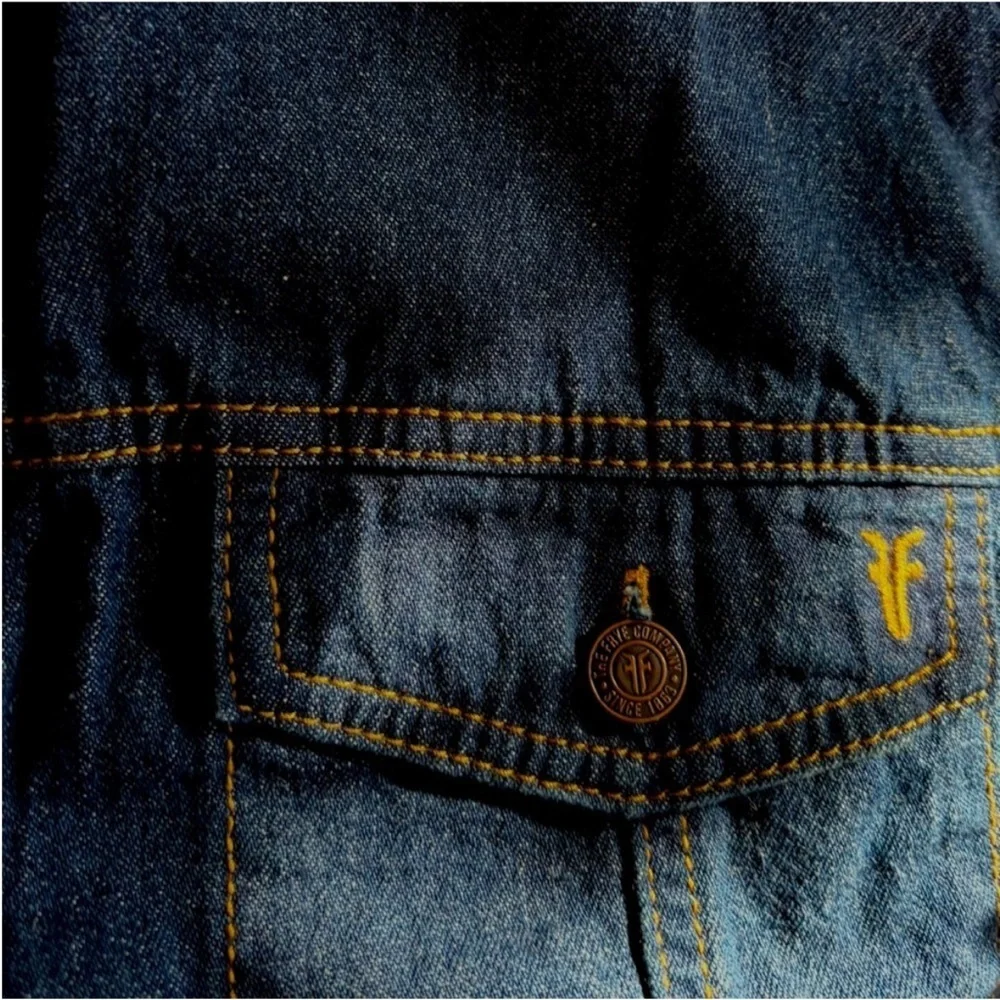 FRYE NWOT Women’s Denim Button Front Dress, Chest & Side Pockets 😍 - Picture 5 of 7